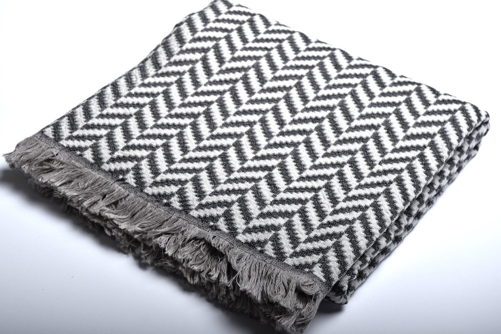 Chevron Vevd Pledd - Bomull - Sort | lalaloom.no - LALALOOM