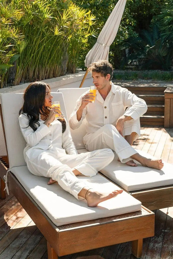 Eya pyjamasett i kremfarge laget av økologisk bomull og lin – tidløst og naturlig design
