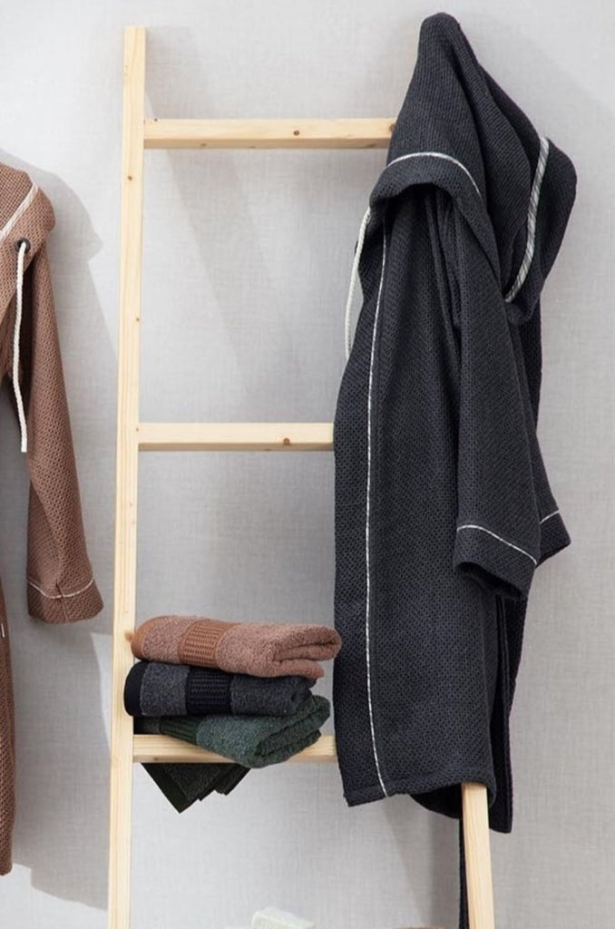 Naia badekåpe - Herre - Økologisk bomull og Naia™ fiber - Antrasitt | lalaloom.no - LALALOOM