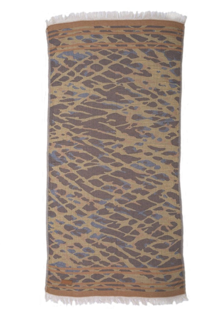 Abstrakt karamellbrunt sandfritt badehåndkle i bomull 90×180 cm

Lalaloom strandhåndkle 90×180 cm brukt på stranden
Økologisk tyrkisk håndkle i karamellbrun jacquardvev