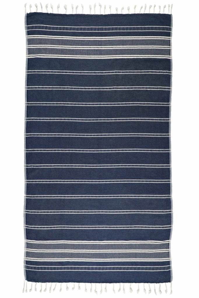 Marineblått stripete håndkle i bomull – sandfritt og hurtigtørkende fra Lalaloom