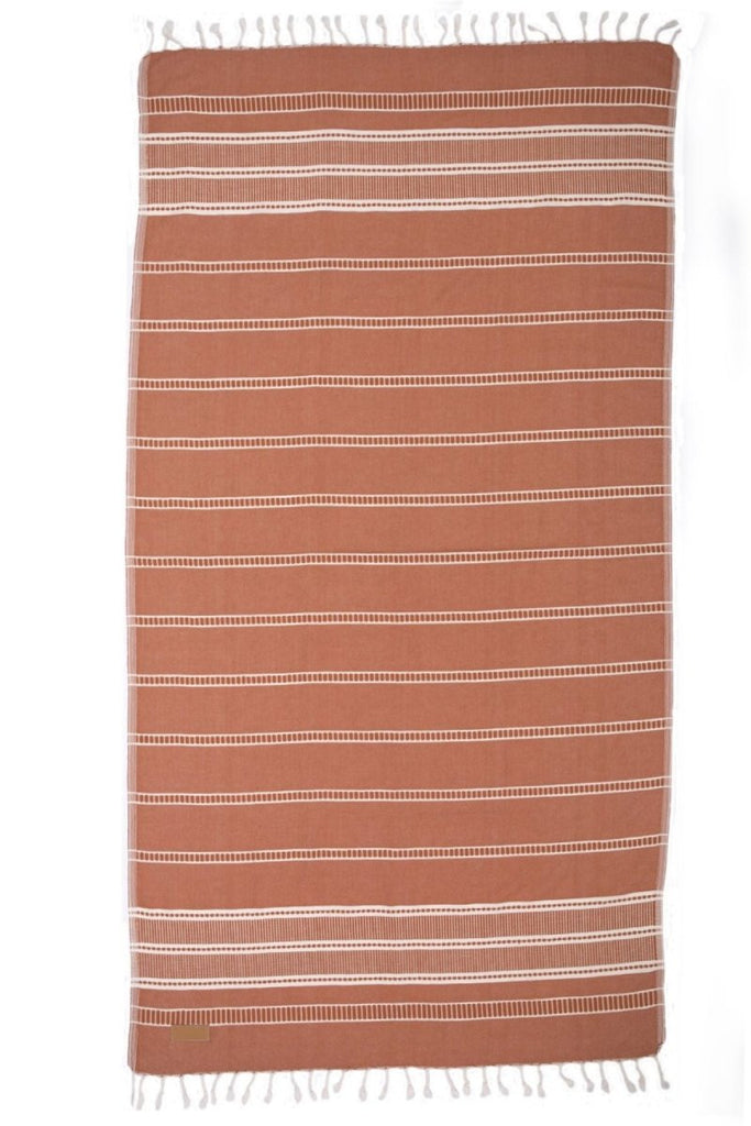 Terracotta stripete bomullshåndkle – sandfritt og hurtigtørkende (Lalaloom)