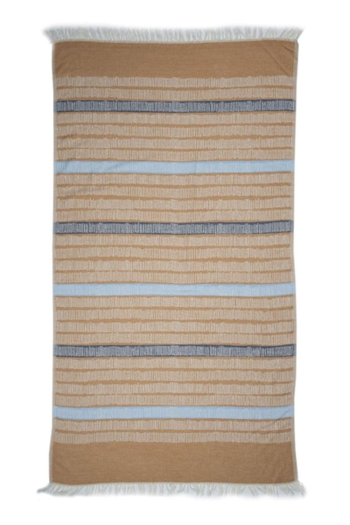 Karamellfarget Pinstripe Charm håndkle i bomull – lett, sandfritt og hurtigtørkende